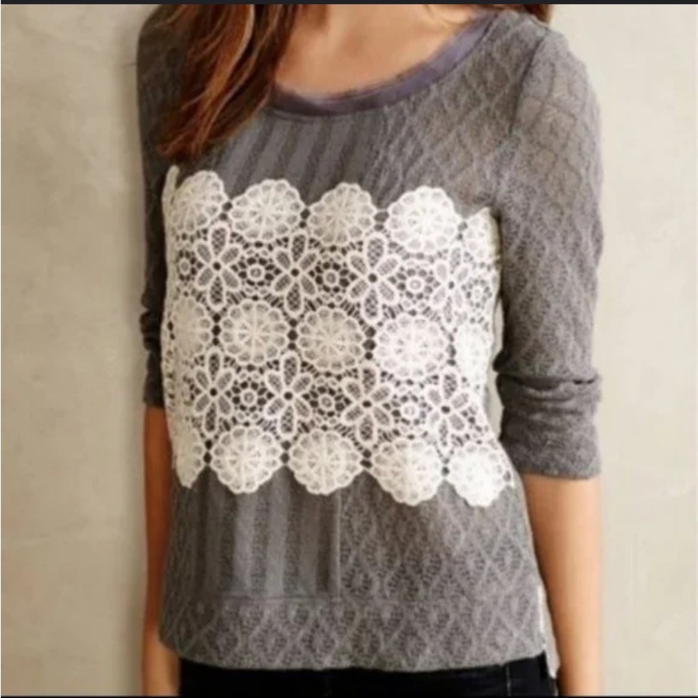 XS Anthropologie Meadow Rue Crotcheted Accent Gray White Women's Top Sweater